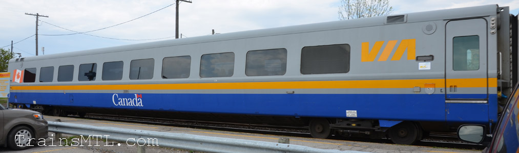 Passenger car VIA 3355 left side / Wagon de passager VIA 3355 cot gauche