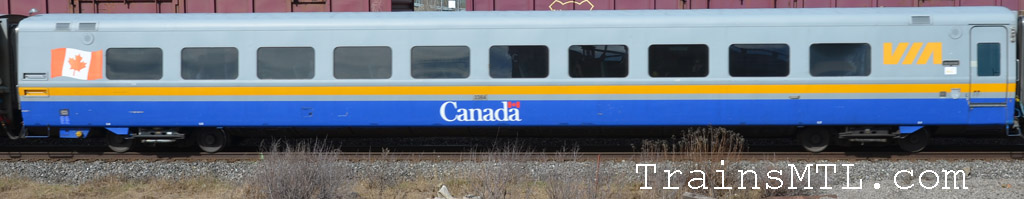 Passenger car VIA 3364 left side with Canada 150 colors / Wagon de passager VIA 3364 cot gauche avec couleurs Canada 150