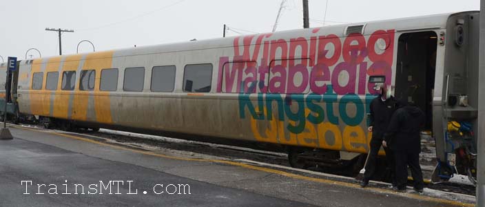 Passenger car VIA 3365 left side with Canada 150 colors/ Wagon de passager VIA 3365 cot gauche avec couleurs Canada 150