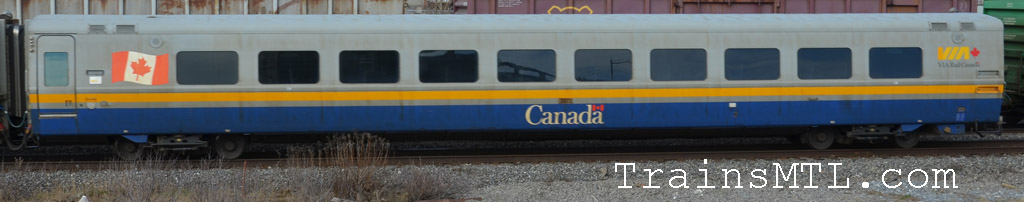 Passenger car VIA 3372 right side / Wagon de passager VIA 3372 cot droit