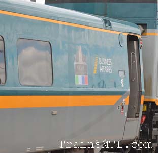 Passenger car VIA 3460 left side with Vimy sign 1917-2017/ Wagon de passager VIA 3460 cot gauche avec sigle de Vimy 1917-2017