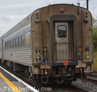 Passenger car VIA 4102 'A' end / Wagon de passager VIA 4102 bout 'A'