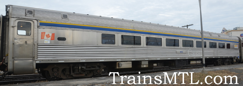 Passenger car VIA 4113 right side / Wagon de passager VIA 4113 cot droit