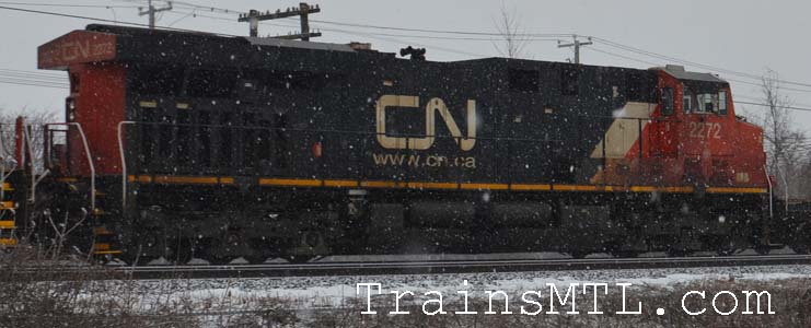 Locomotive CN2272 right side / cot droit