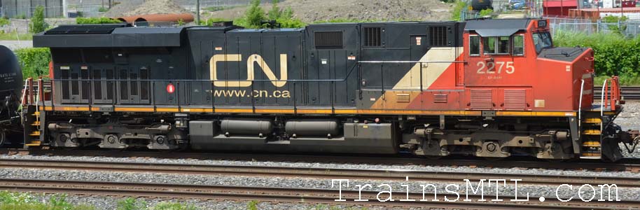 Locomotive CN2275 right side / cot droit