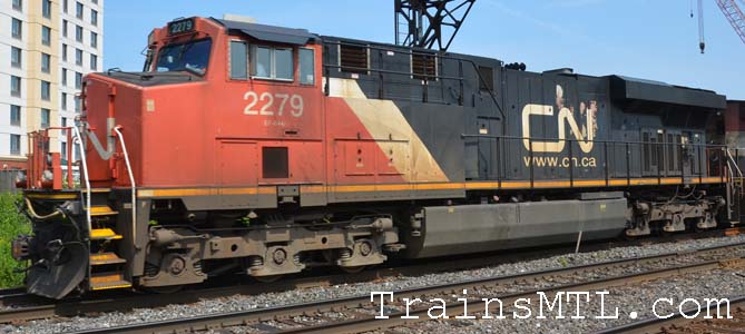 Locomotive CN2279 left side / cot gauche