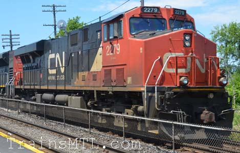 Locomotive CN2279 right side / cot droit