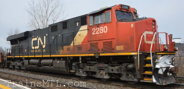 Locomotive CN2280 right side / cot droit