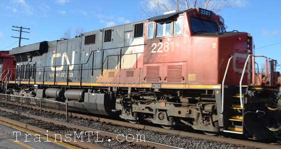 Locomotive CN2281 right side / cot droit