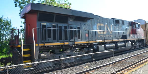 Locomotive CN2299 right side / cot droit