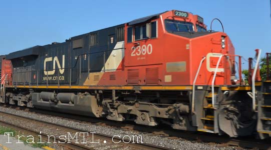 Locomotive CN2300 right side / cot droit