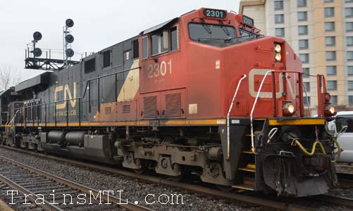 Locomotive CN2301 right side / cot droit