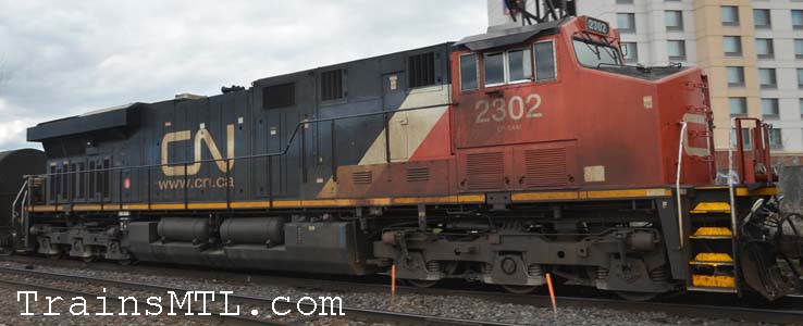 Locomotive CN2302 right side / cot droit