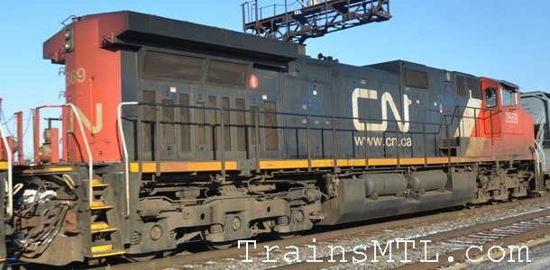 Locomotive CN2669 right side / cot droit