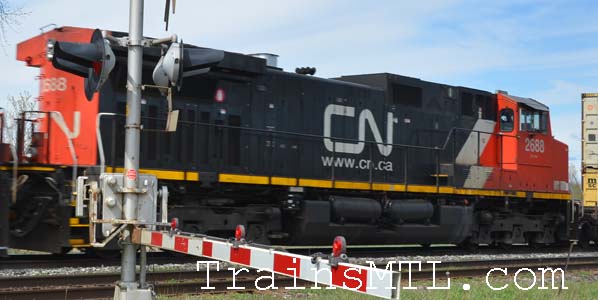 Locomotive CN2688 right side / cot droit