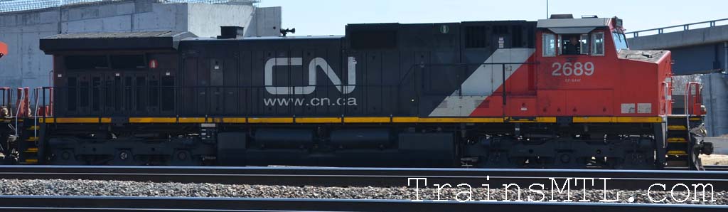 Locomotive CN2689 right side / cot droit