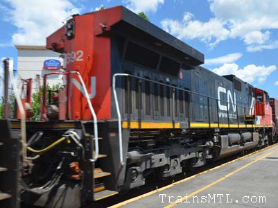 Locomotive CN2692 left side / cot gauche