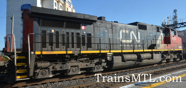 Locomotive CN2693 right side / cot droit