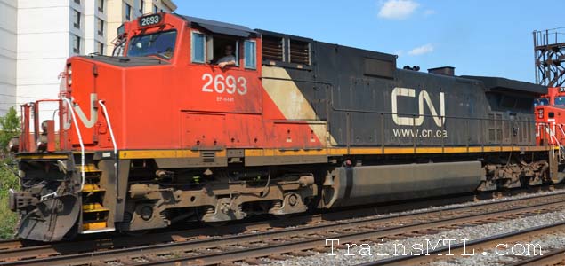 Locomotive CN2693 left side / cot gauche