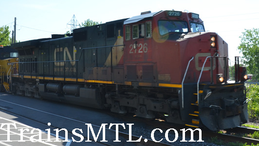 Locomotive CN2726 right side / cot droite