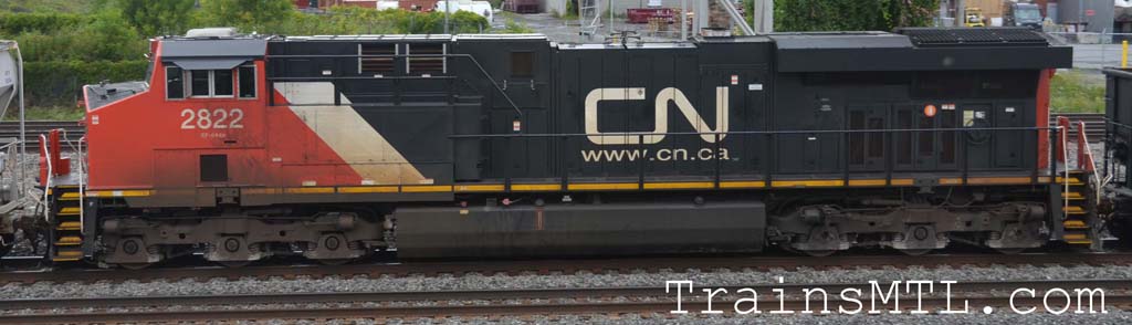 Locomotive CN2822 left side / cot gauche