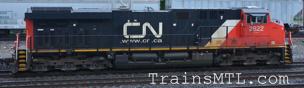 Locomotive CN2822 right side / cot droit