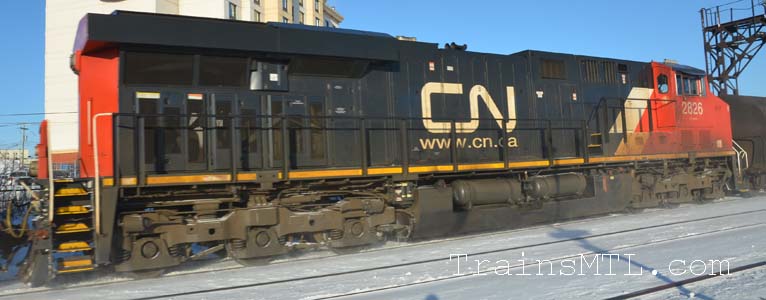 Locomotive CN2826 right side / cot droit