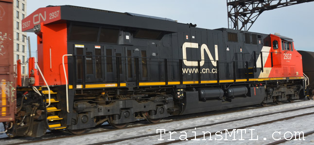 Locomotive CN2937 right side / cot droit