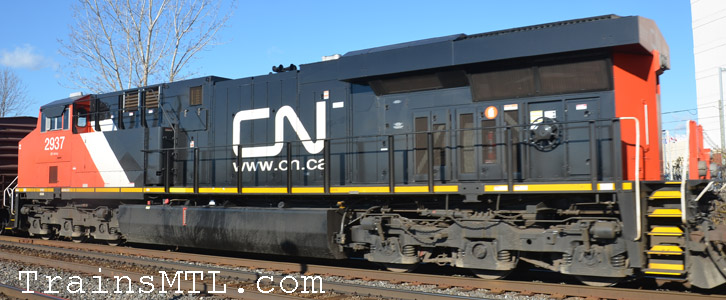 Locomotive CN2937 left side / cot gauche