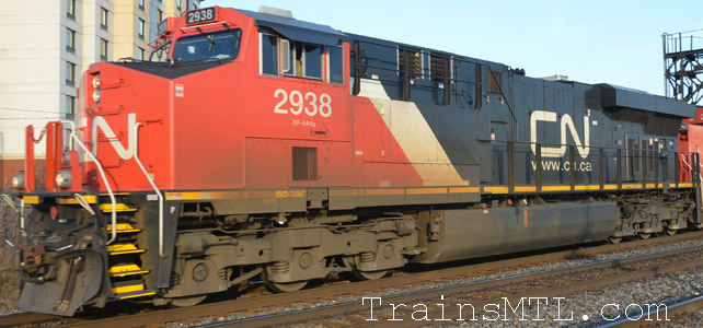 Locomotive CN2938 left side / cot gauche