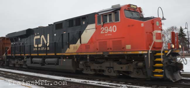 Locomotive CN2940 right side / cot droit