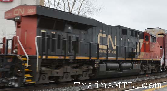 Locomotive CN2941 right side / cot droit