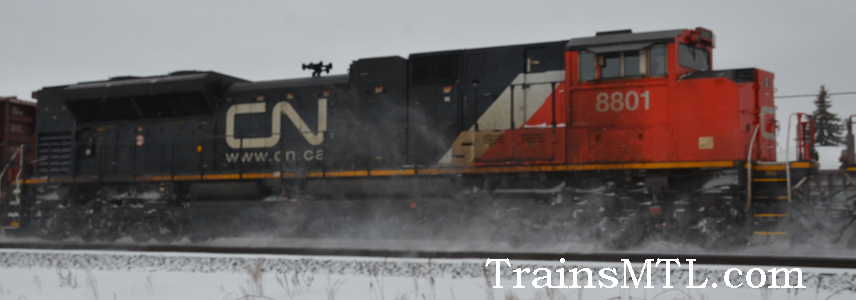 Locomotive CN8801 right side / cot droite