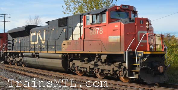 Locomotive CN8878 right side / cot droit