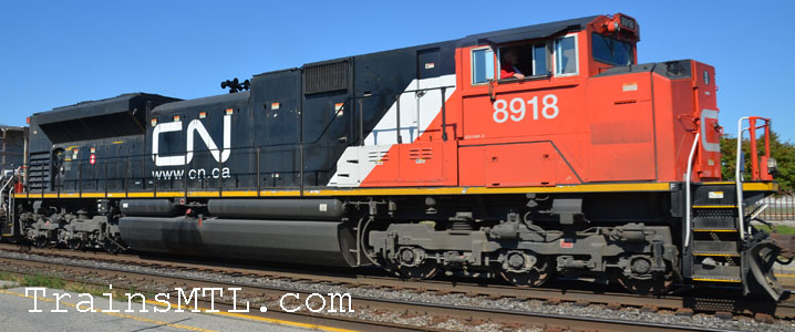 Locomotive CN8918 right side / cot droit