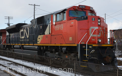 Locomotive CN8919 right side / cot droit