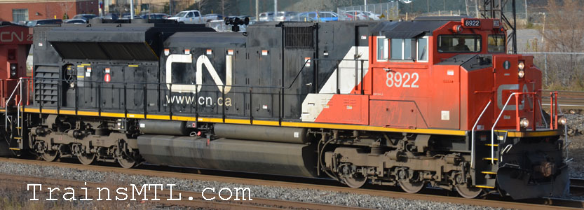 Locomotive CN8922 right side / cot droit