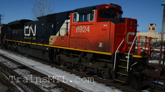 Locomotive CN8924 right side / cot droit