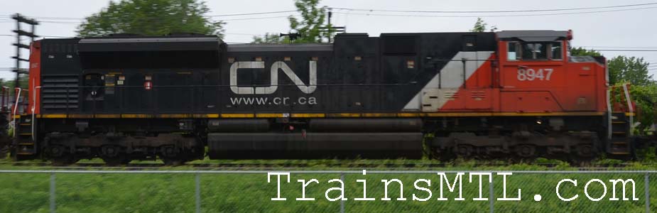 Locomotive CN8947 right side / cot droit