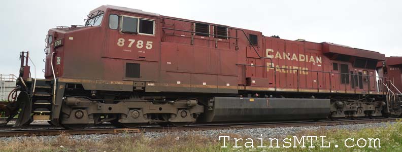 Locomotive CP8785 left side / cot gauche