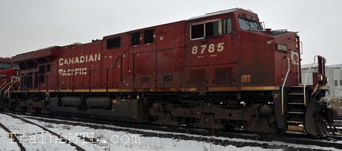 Locomotive CP8785 right side / cot droit