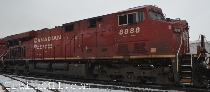 Locomotive CP8888 right side / cot droit