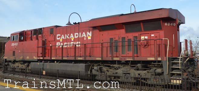 Locomotive CP8940 left side / cot gauche