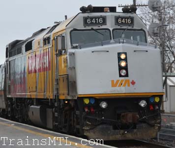 Locomotive VIA6416 right side with Canada 150 colors/ cot droit avec couleurs Canada 150