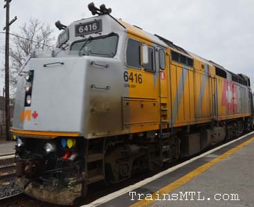 Locomotive VIA6416 right side with new colors/ cot droit avec nouvelles couleurs