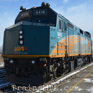 Locomotive VIA6418 left side / cot gauche