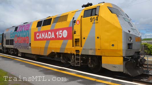 Locomotive VIA914 right side with Canada 150 colors / cot droit avec couleurs Canada 150