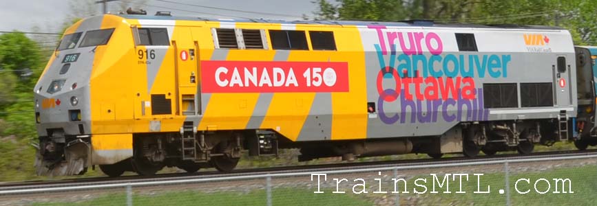 Locomotive VIA916 left side with Canada 150 colors / cot gauche avec couleurs Canada 150