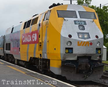 Locomotive VIA919 right side with Canada 150 colors/ cot droit avec couleurs Canada 150