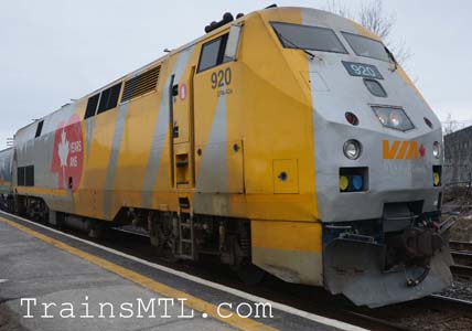 Locomotive VIA920 right side with new colors/ cot droit avec nouvelle couleurs